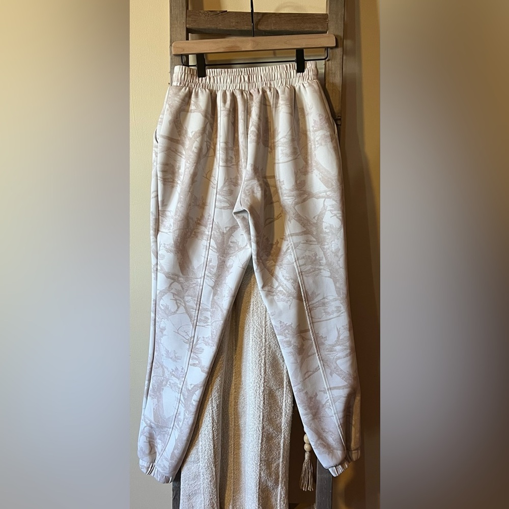 Altar'd State super soft camo joggers size small - Picture 2 of 3